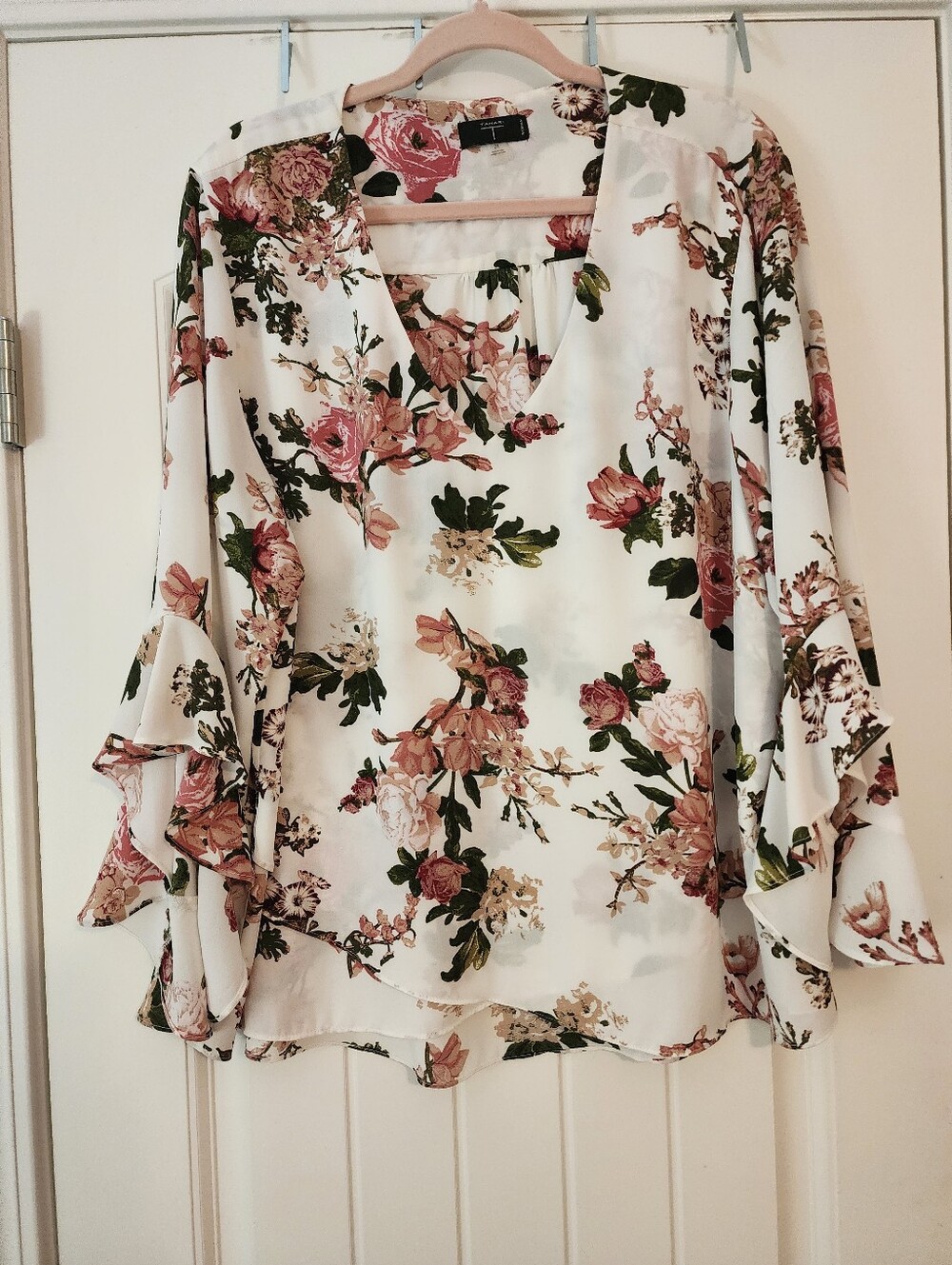Tahari Floral V-Neck Flutter Sleeve Cream Green Pink Roses Flowy Drapey Top 2X